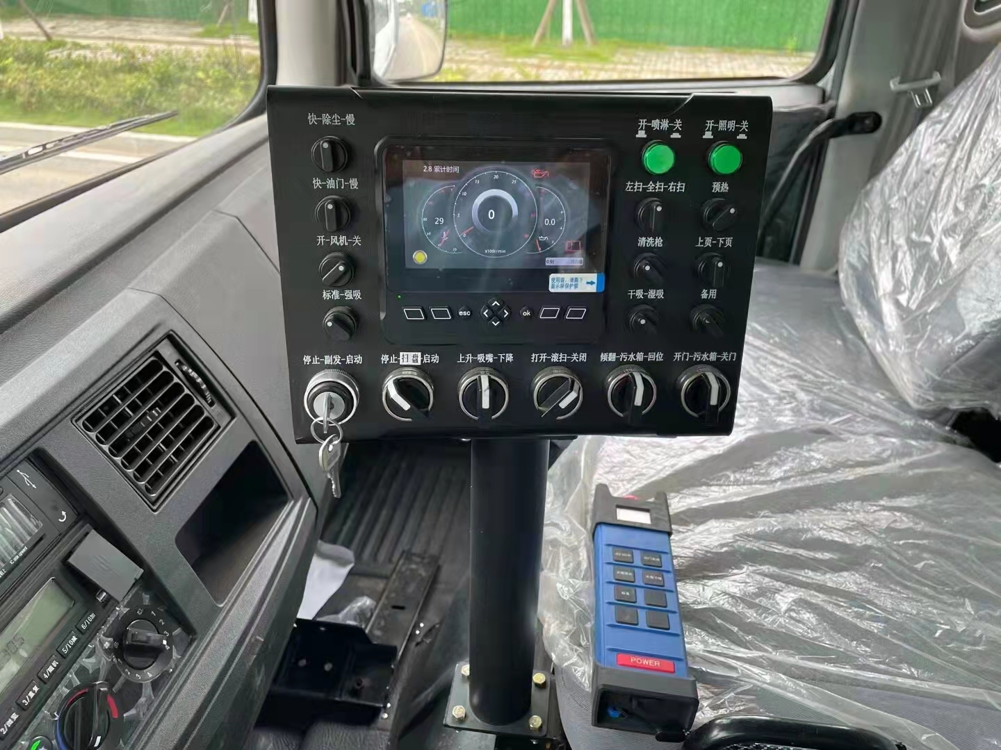 東風(fēng)多利卡5方后置滾刷式吸塵車