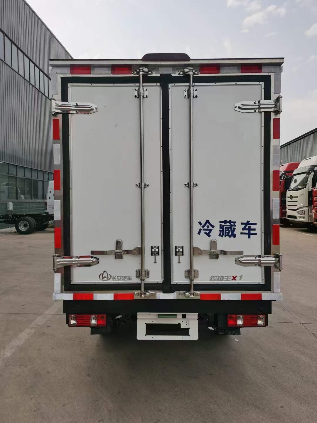 長安跨越王X1冷藏車